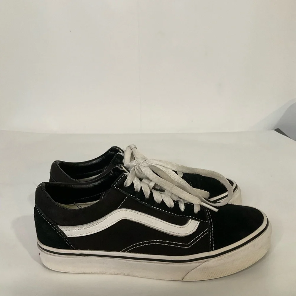 VANS Old Skool Black White Mens 5.5 Women’s 7 Lace-Up Sneakers; White Soles